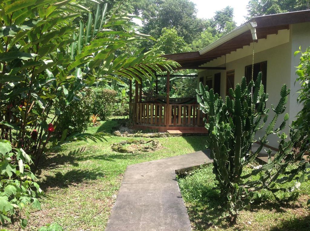 Cabinas Caribe Luna Cahuita Esterno foto