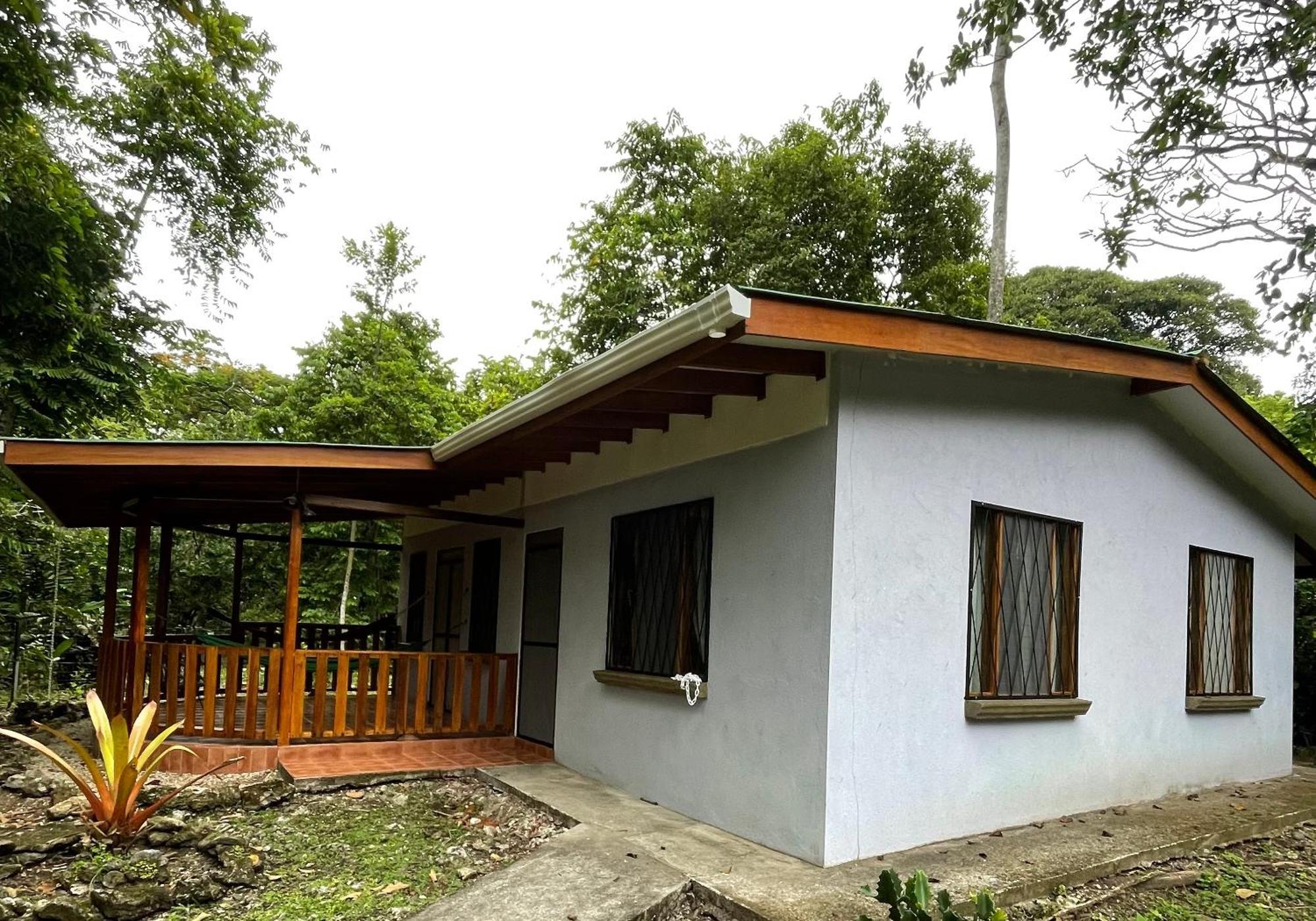 Cabinas Caribe Luna Cahuita Esterno foto