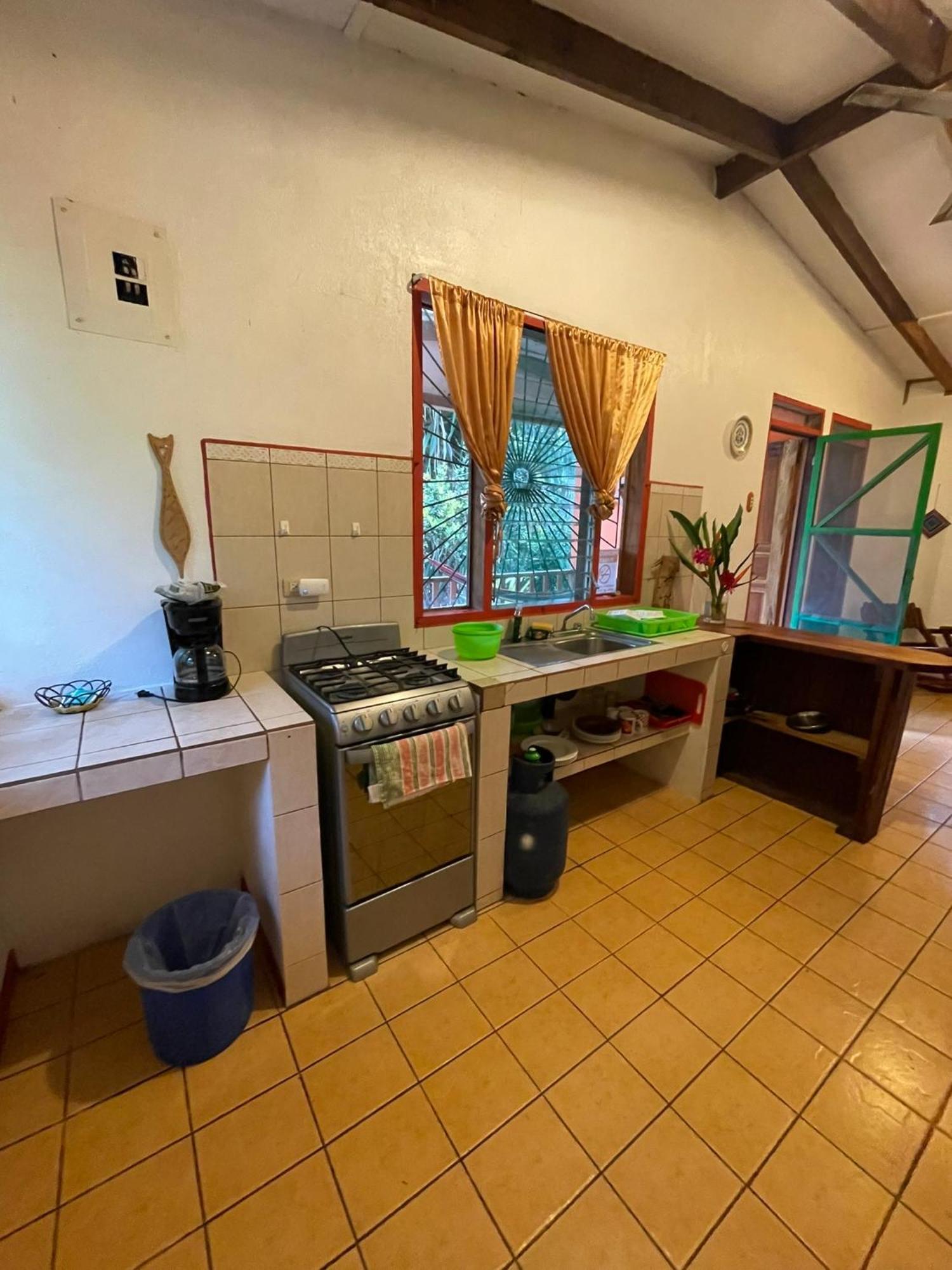 Cabinas Caribe Luna Cahuita Esterno foto