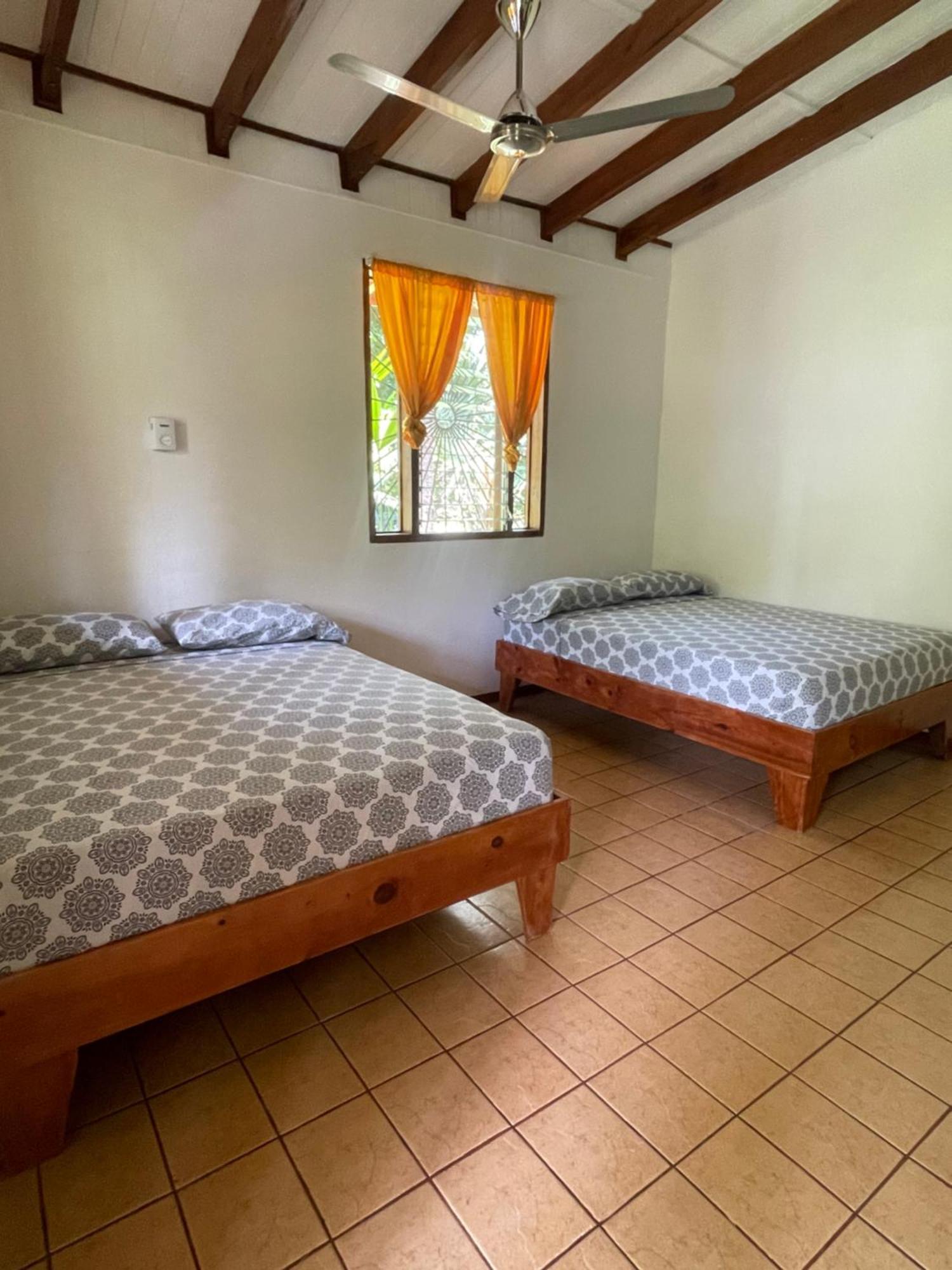 Cabinas Caribe Luna Cahuita Esterno foto