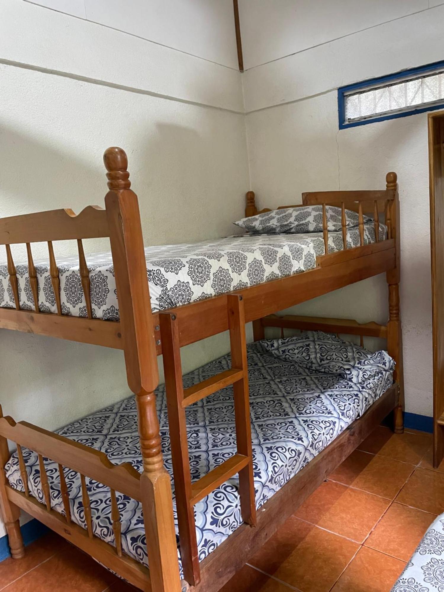 Cabinas Caribe Luna Cahuita Esterno foto