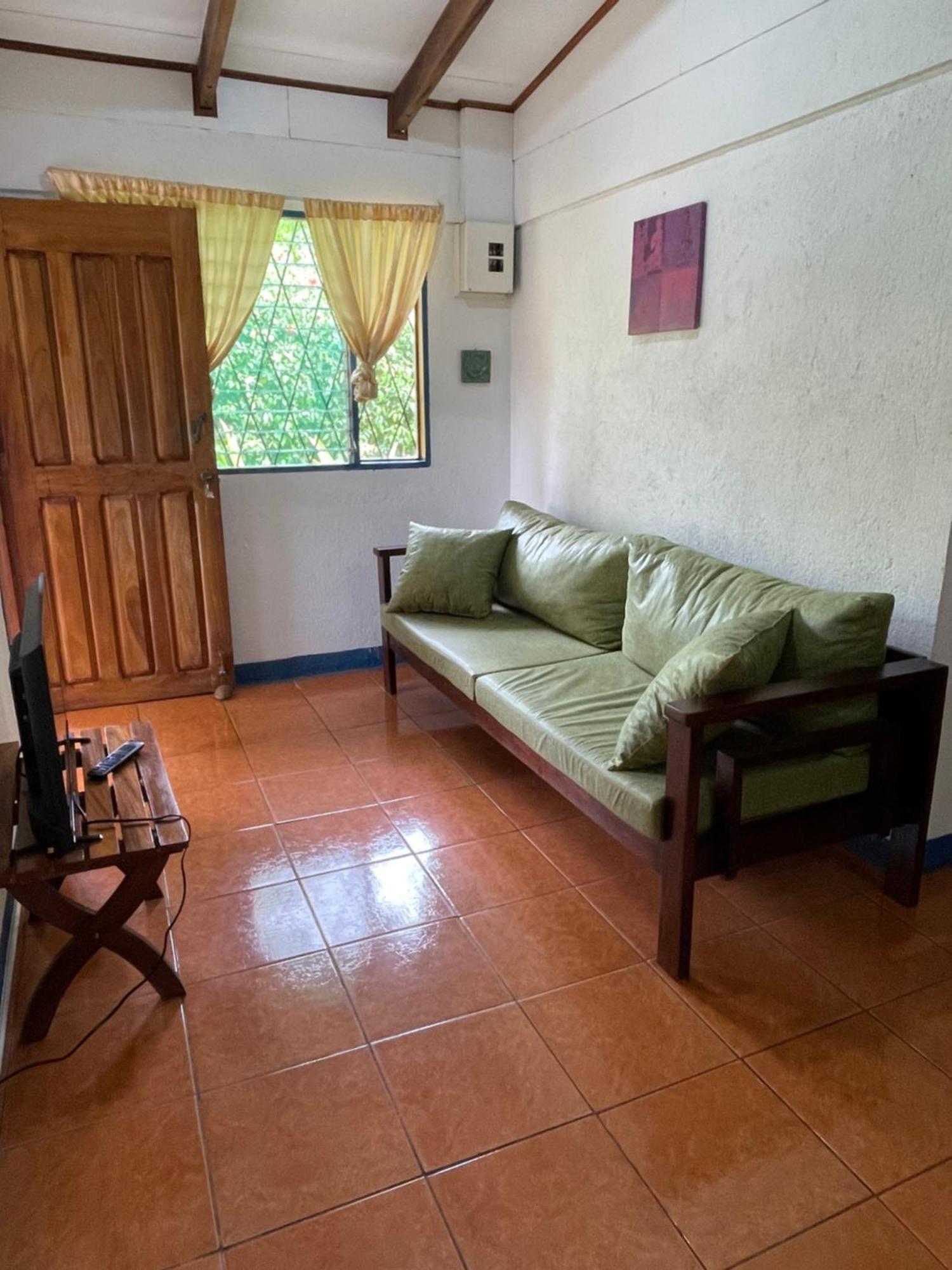 Cabinas Caribe Luna Cahuita Esterno foto
