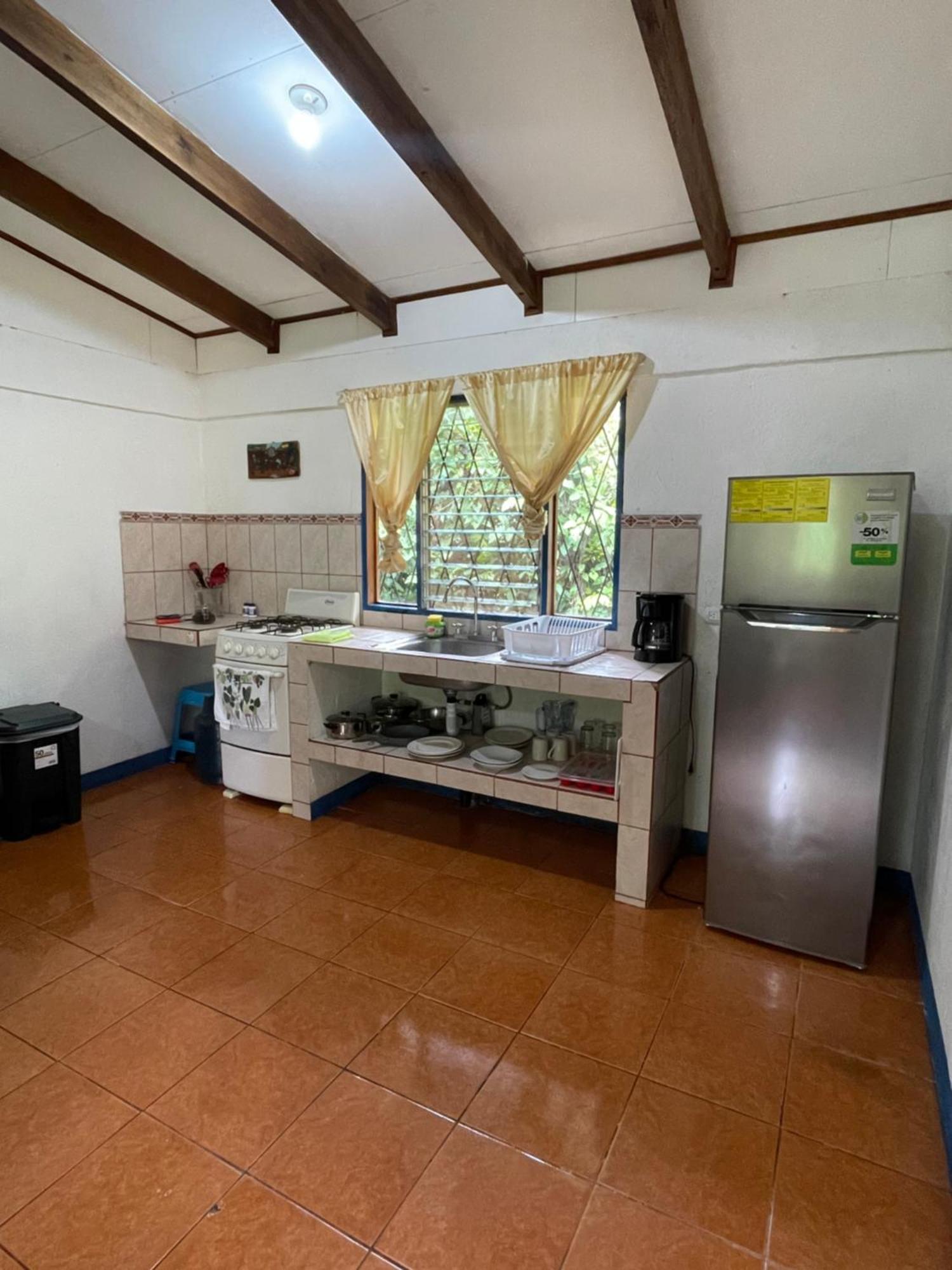 Cabinas Caribe Luna Cahuita Esterno foto