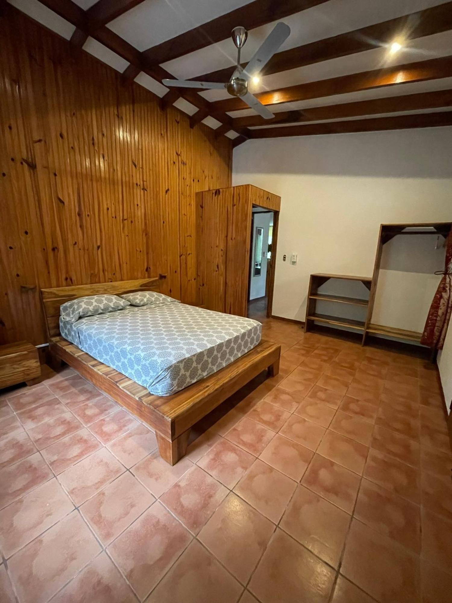 Cabinas Caribe Luna Cahuita Esterno foto