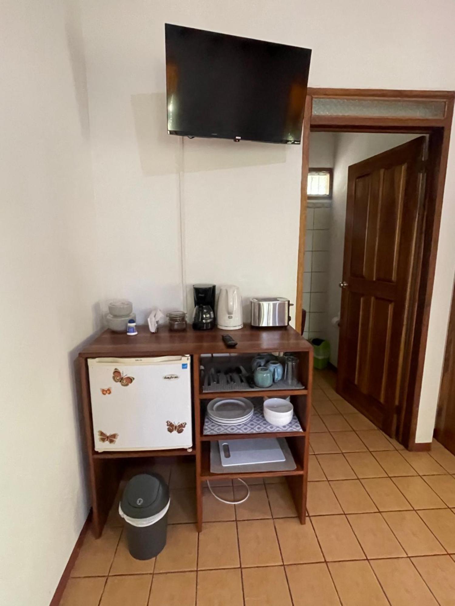 Cabinas Caribe Luna Cahuita Esterno foto