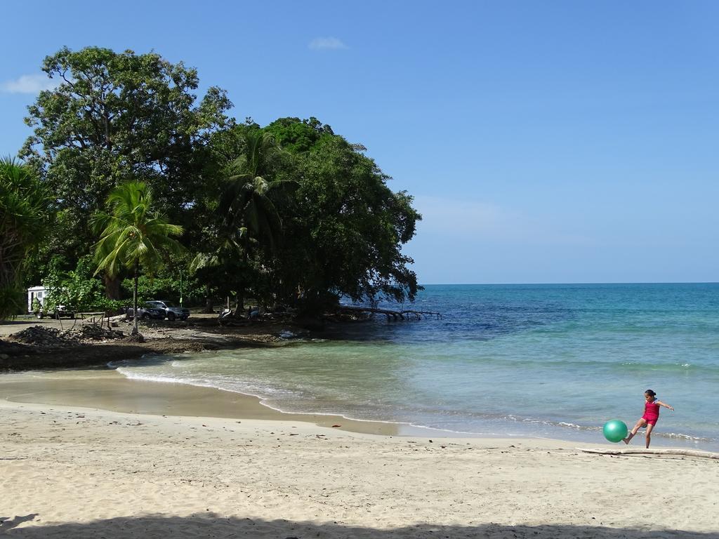 Cabinas Caribe Luna Cahuita Esterno foto