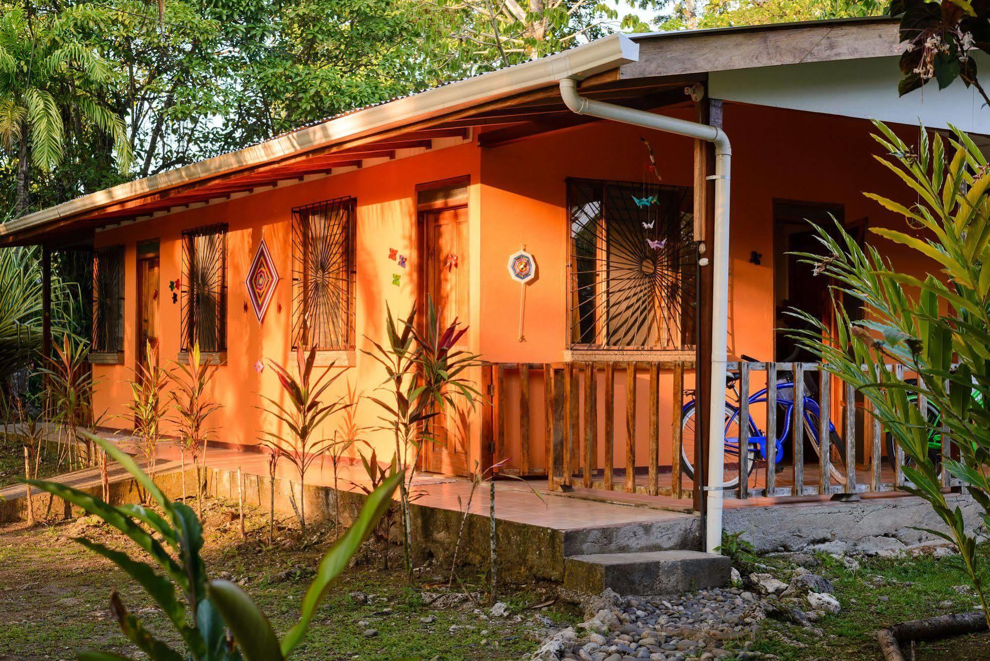 Cabinas Caribe Luna Cahuita Esterno foto